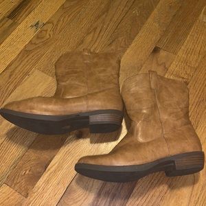 Cowgirl boots size 5